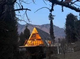 Mysa, A-frame cottage
