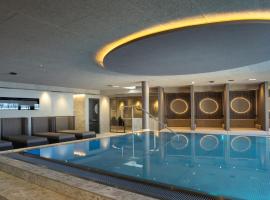 Aparthotel Familiaris - Family Apartments - Pools & Spa in Dolomites