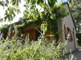 Charmant cocon, jardin, aux portes de Verneuil: Verneuil d’Avre et d’Iton şehrinde bir otel