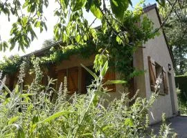 Charmant cocon, jardin, aux portes de Verneuil