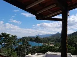 Casa em ilhabela com vista para o mar