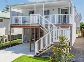 Luxe New 4BR Home Walk to Mullum