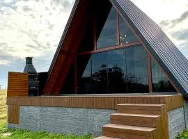 Chalé com hidromassagem de frente para a lagoa