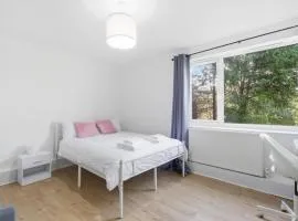 2 bed flat in Purley, comfy, home away from home
