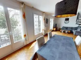 Spacious 3-bedroom apartment on Rue Michel Coty