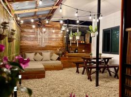 Gym house, hotel i San Vicente