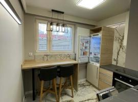 PrawieJakNaZamku - Apartament Osiedle 3 Maja，萬楚特的飯店