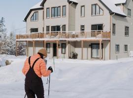 Ski In Out - 2 floors and storage, Hotel in Mont-Blanc