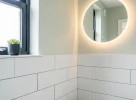 Free Parking - Central - Dunfermline Sleeps 3