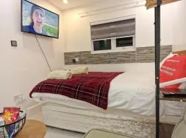 NightRest Homes - Studio Flat - Free Parking - 5 Minutes to Luton airport