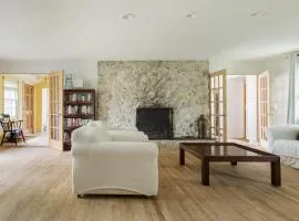 Southampton Village, 2 Fireplaces, Walk to All