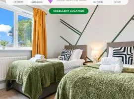 Charming House - Walking distance to Town Centre - Free Parking, Self-Check-In, Fast WiFi and Smart TV by Yoko Property