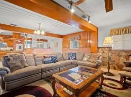 Family Pool Home • Sleeps 8