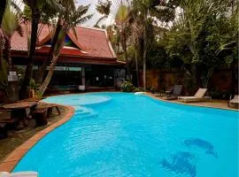 Bright Sun Apartment with Pools