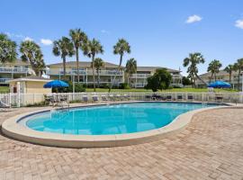 Hello Sunshine at Sandpiper Cove，位于德斯坦的酒店