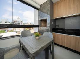 Apto 3 Quartos com Suíte próximo da Praia, hotel in Bombas