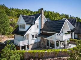 Beach House With Multiple Terraces In Holmsbu, hotel i Holmsbu