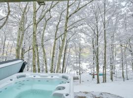 LUX Lakefront, Pool, Hot Tub, Game Room, FIFA 2026, hotel a Bushkill