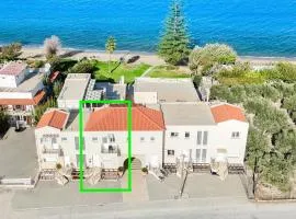 Kalyves Sand- Beach front apartment