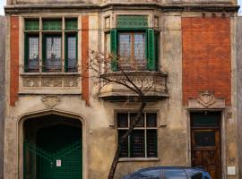 Maison Depla with rooftop, Jacuzzi, pool, and BBQ, Hotel in Buenos Aires