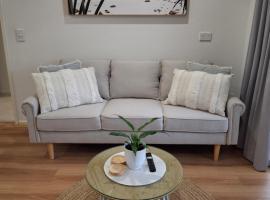 Close to Shoal Bay Beach!, hotel i Nelson Bay