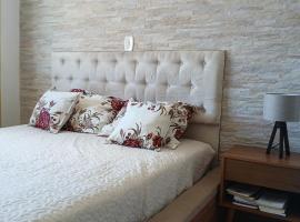 Flat central dois quartos, hotel a Guaporé