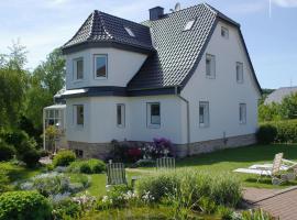 Holiday apartment with 2 bedrooms, Hotel in Eimelrod