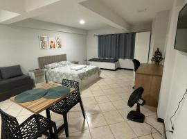 Studio amplo e aconchegante no bairro aterrado, hotel in Volta Redonda