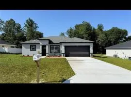 Beautiful Room in quiet place shared bath