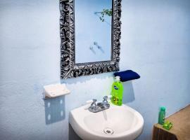 La casa Azul en Ticul Yucatán te espera para unos días tranquilos en familia，Ticul的飯店