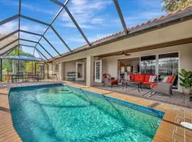 Siesta Key Beach Waterfront Home with Kayaks and Bikes