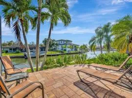 Siesta Key Beach Waterfront Home with Kayaks and Bikes