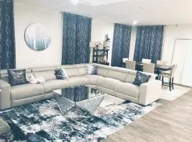 Luxurious 4BR house with 2 KING beds, 86 inch TV, free parking