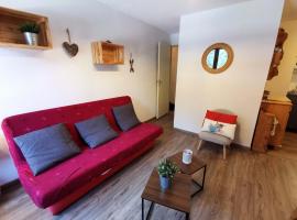 Appartement ski-in/ski-out, 2 pièces, pour 6, proche école de ski - FR-1-771-78, hotelli kohteessa Prapoutel