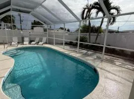 LUXURY stay-Heated POOL- Electric Car-8 Miles from AMI