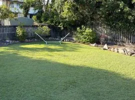 3BR Comfy Home, Gym & Garden in The Gap