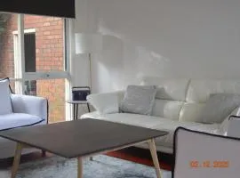 Donvale House 15KM to CBD 3 Bed rooms