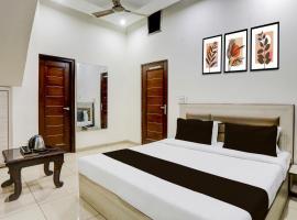 Hotel O Lohgarh Road Zirakpur Formerly JB Plaza, hotel i Zirakpur