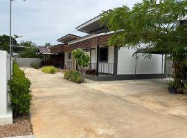 คีรินรีสอร์ท 3, villa em Ban Pak Chong