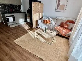 2 Bedrooms, Tram, secure residence