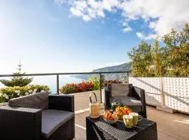 Infinity Blue - Sunny Coastal Apartment