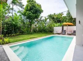 Oasis tropical, quiet and cosy villa Batubolong beach