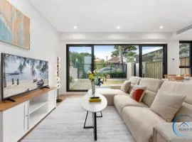 Modern 4BR Chatswood Family Home New & Convenient