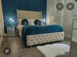 Chester City Apartments with free parking