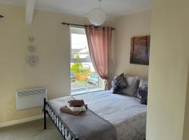 Roseus and Mimosa Cottages, hotel i Combe Martin