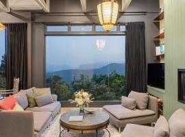 Escape to Serenity in Beechmont Luxurious Cabin Retreat, hotel u gradu 'Beechmont'