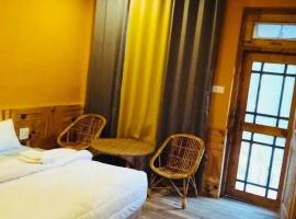 Himalayan The Walnut Homestay, hotel a Bathād
