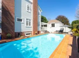 Cornwall Park Luxe Retreat with Pool Gym Cinema