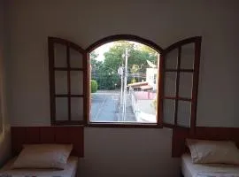 Apartamento mobiliado, 2 q, perto Unimed, CSN, via Dutra, H Zilda Arns