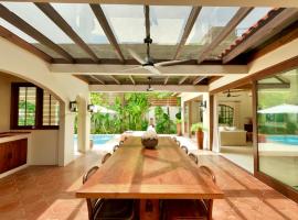 Casa Mañana Villa Legian, Kuta, hotel i Legian